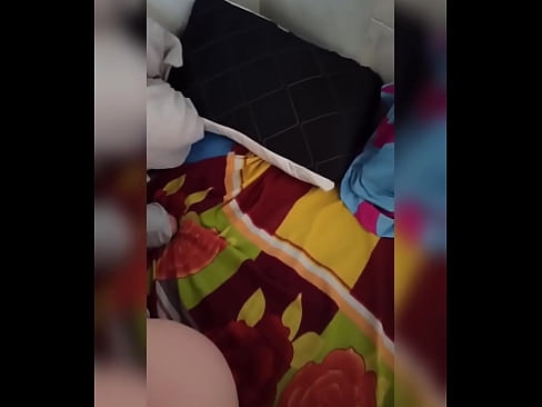❤️ Moje spolubydlící zůstává doma sama, protože její manžel jede na dovolenou a já využívám příležitosti, abych ji ošukal a naplnil jí prdelku mlékem. ️ Šukání u nás ❌️